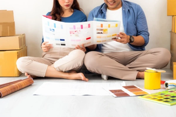 Homem asiatico ad mulher design e pensando para decorar a casa 1286 2751